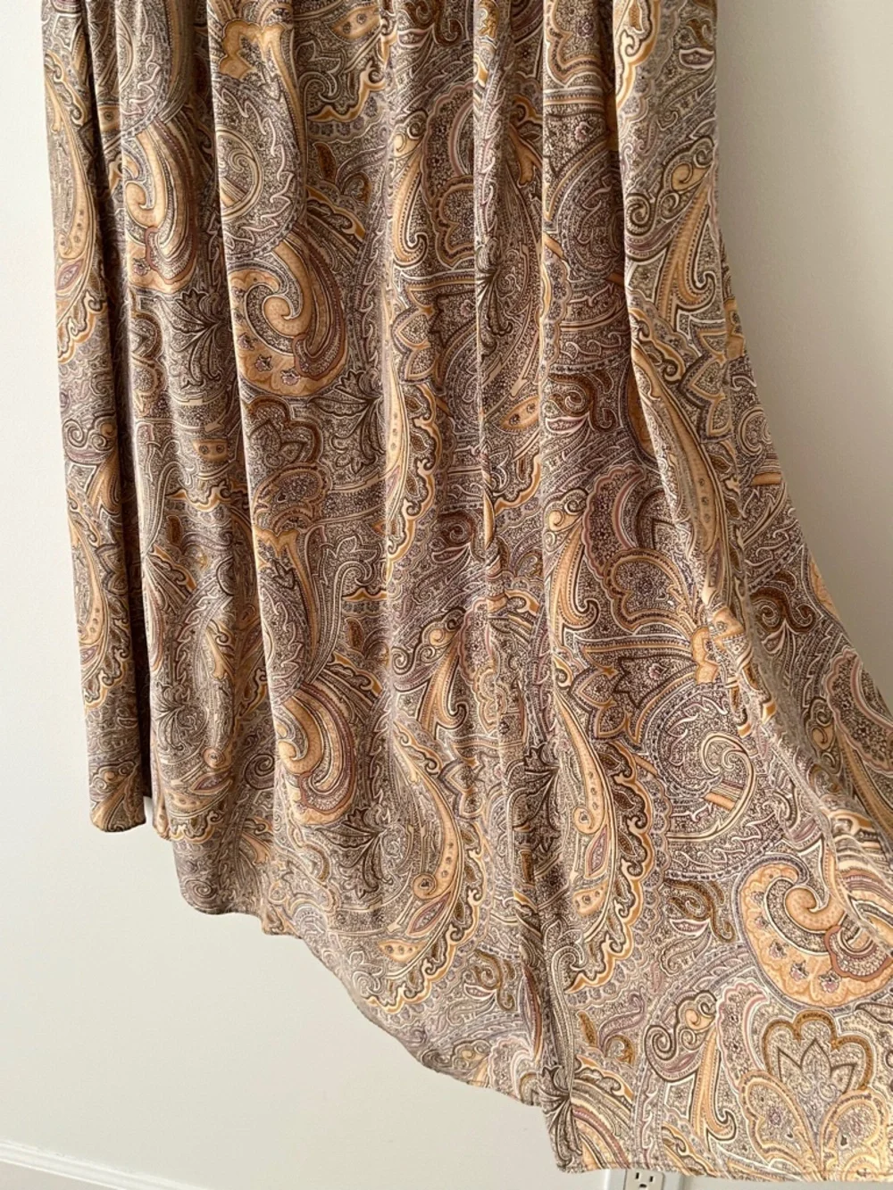 Elisabeth Liz Claiborne 100% Silk Paisley Maxi Skirt